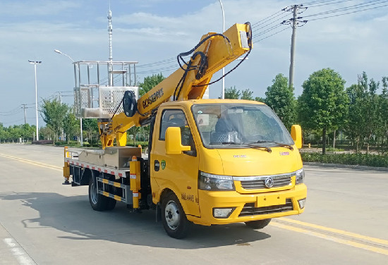 藍(lán)牌東風(fēng)途逸伸縮臂高空作業(yè)車(chē)